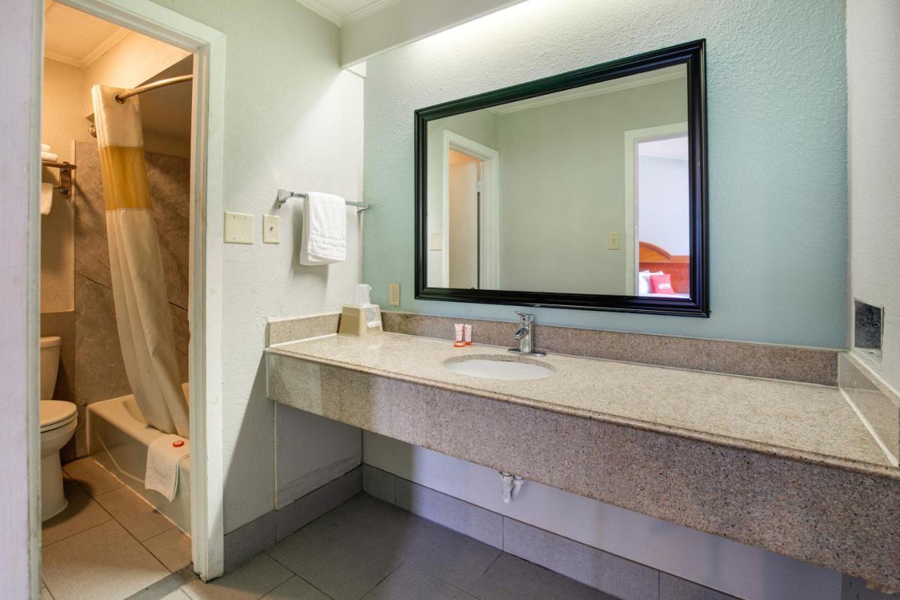 Oyo Hotel Lake Charles La I-10 外观 照片