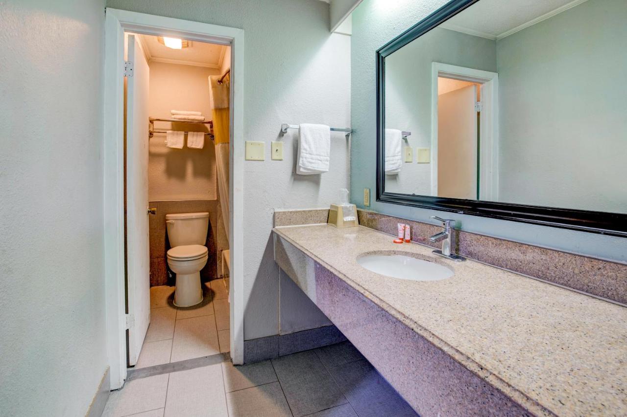 Oyo Hotel Lake Charles La I-10 外观 照片