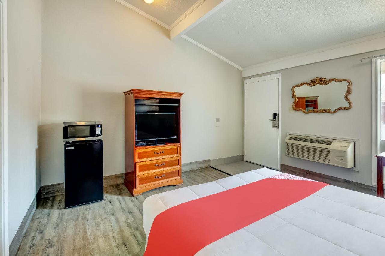 Oyo Hotel Lake Charles La I-10 外观 照片