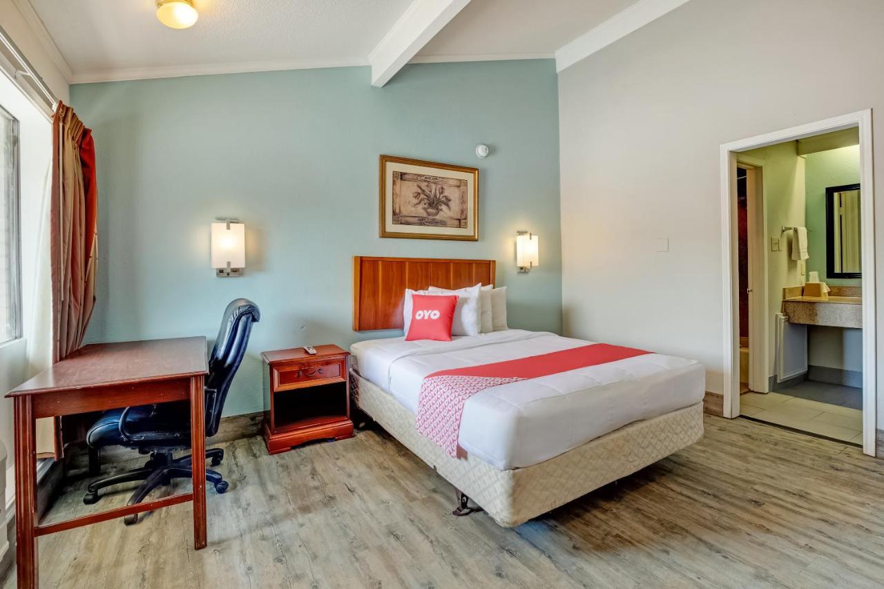 Oyo Hotel Lake Charles La I-10 外观 照片